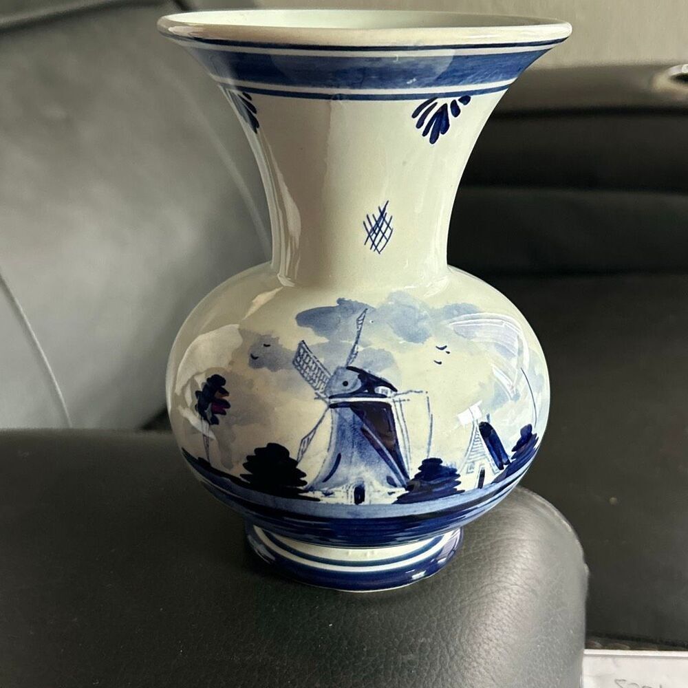 Vintage Handgemalt Delft Blue Windmill Vase 6.5” Tall Made in Holland (6078)
